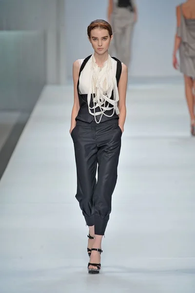 Look 25